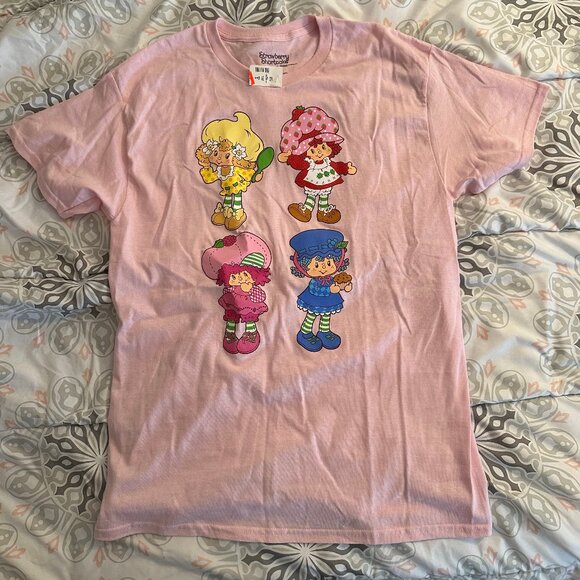 STRAWBERRY SHORTCAKE TV Show T-Shirt Unisex Size Medium Huckleberry Pie BNWT - Picture 1 of 4